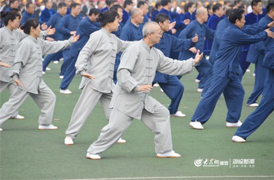 潍坊学院第十八届田径运动会落幕